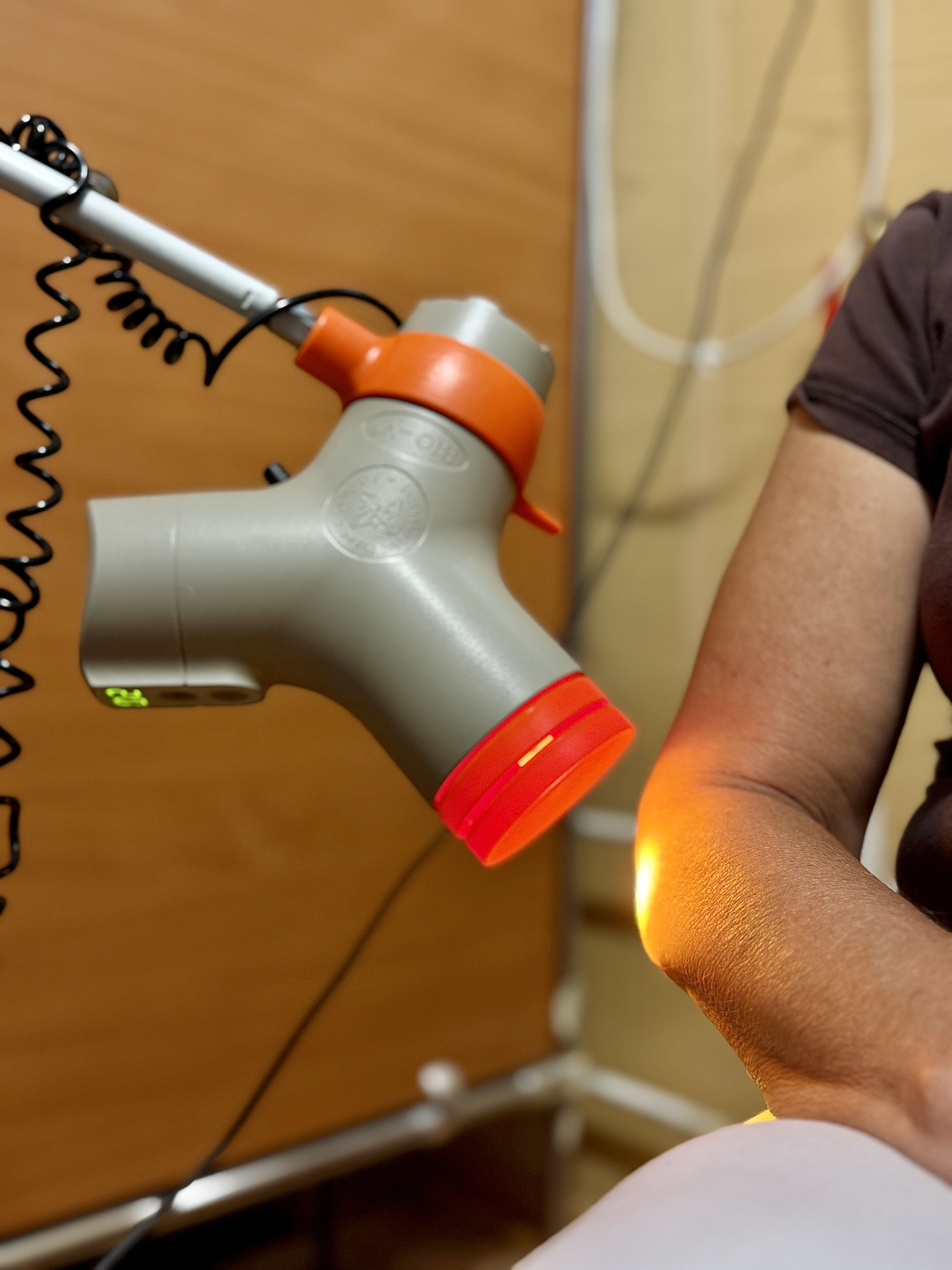 Zdjęcie wykonane podczas wykonywania zabiegu z użyciem lampy bioptron